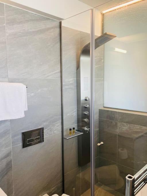 Luxury Maisonette With Shared Pool Athens Ngoại thất bức ảnh